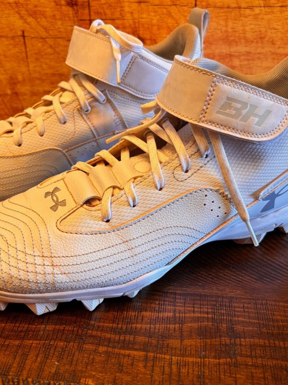 Under Armour Harper 7 Mid RM Mens White Baseball / softball molded Cleats USED
